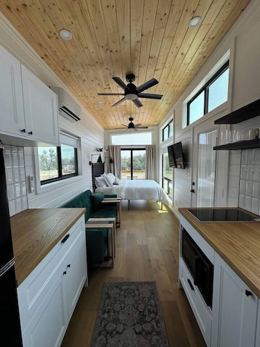 Unit #4 - Modern Tiny Home Retreat in heart of TX wineries