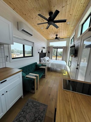1 bedroom, iron/ironing board, WiFi, bed sheets - Unit #4 - Modern Tiny Home Retreat in heart of TX wineries (Blanco County)