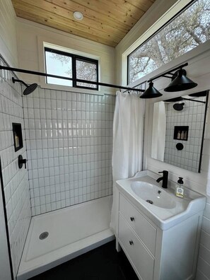 Hair dryer, towels - Unit #4 - Modern Tiny Home Retreat in heart of TX wineries (Blanco County)