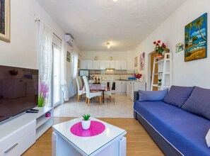 TV - Relaxing Zadar Hideaway - 2 Bedroom (Zadar)