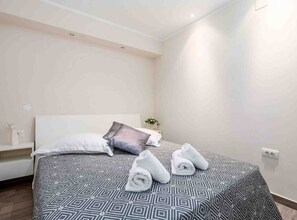 1 chambre, fer et planche à repasser, accès Internet, draps fournis