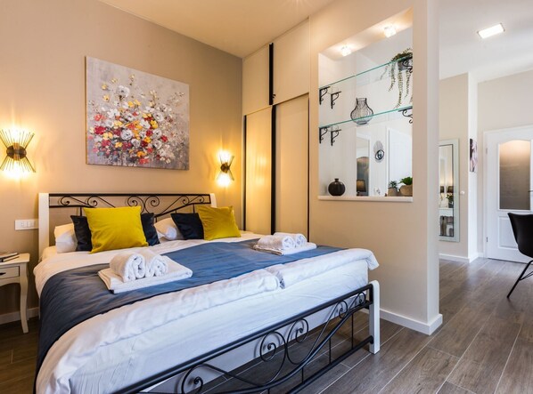 1 habitación, tabla de planchar con plancha, internet y ropa de cama 