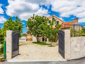 Exterior - Modern Escape with Private Pool - 4 Bedroom Villa (Zadar)