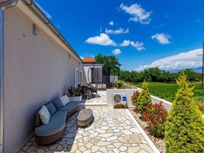 Terrace/patio - Serene Escape near Zadar  - 2 Bedroom Holiday Home (Visočane)
