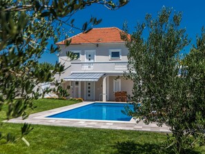 Pool - Serene Escape near Zadar  - 2 Bedroom Holiday Home (Visočane)