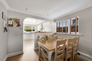 Dining - Large holiday home with sea views! (Perranporth)