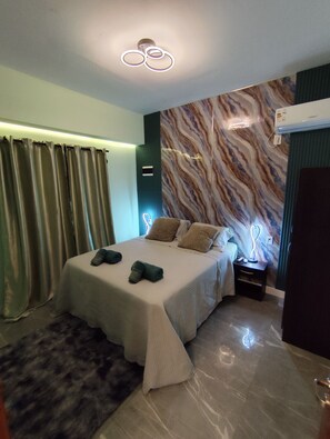 Căn hộ Deluxe | 2 phòng ngủ, bộ đồ giường cao cấp, chăn bông, minibar 