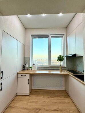 Private kitchen - Modern 2 room with Sofa Bed & City View - Comfort city 42 - Qonaq (Almaty)