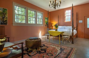 Superior Studio, 1 King Bed, Mobility Accessible, Courtyard Area | Desk, laptop workspace, free WiFi