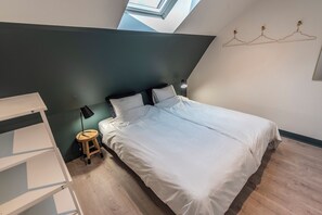 4 slaapkamers, een strijkplank/strijkijzer, reisbedje, gratis wifi