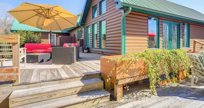 Large Deck: Luxe 6-Acre Retreat in Dahlonega!