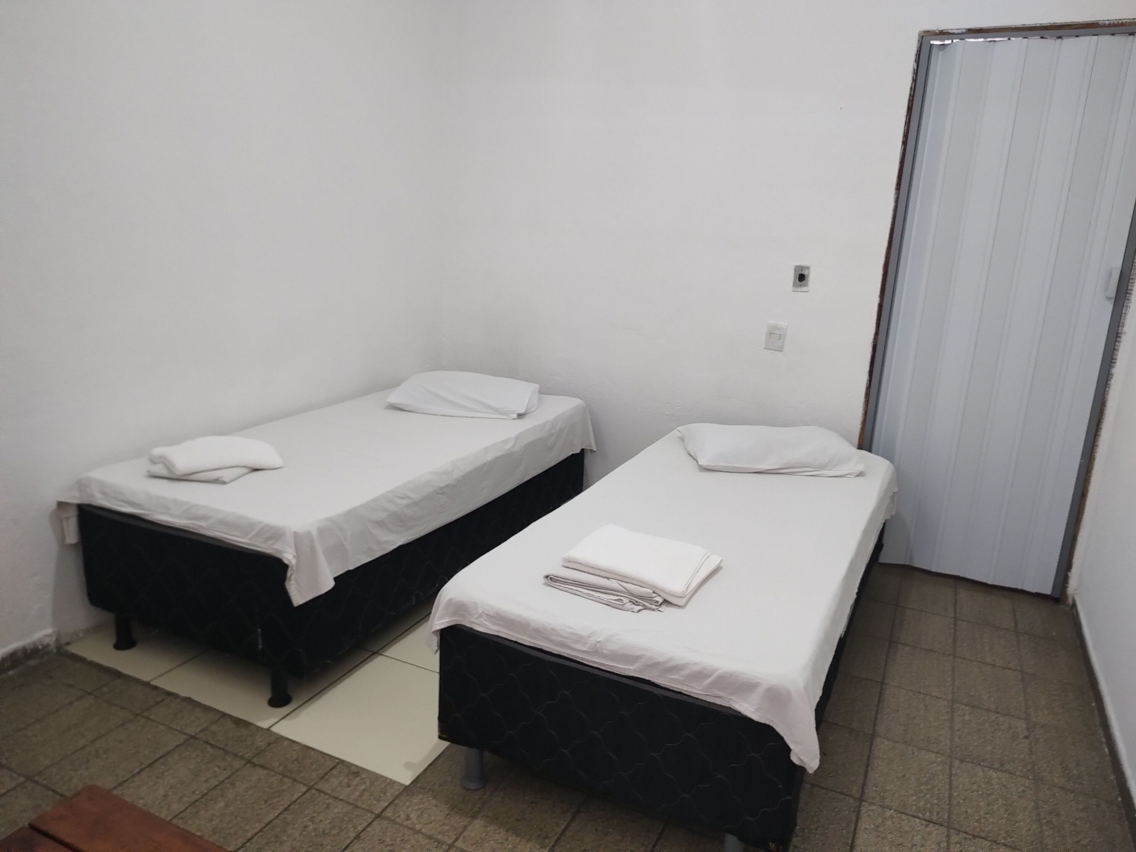 Standard Twin Room | Iron/ironing board, free WiFi