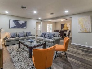 Smart TV - Entire 5 Bedroom Home in Temple (Temple)