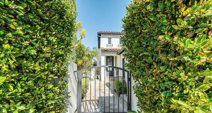9 Mi to Beach: Pet-Friendly Apt in San Diego!