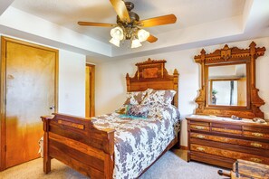 2 bedrooms, desk, iron/ironing board, Internet