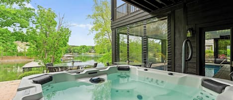 House (5 Bedrooms) | Interior