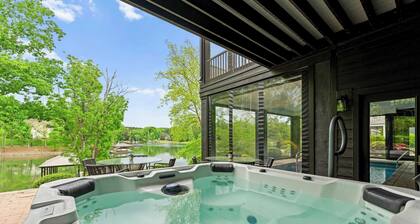 Luxury Lakefront Stay Private Dock, Indoor/outdoor Pool The Retreat