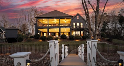 Luxury Lakefront Stay Private Dock, Indoor/outdoor Pool The Retreat