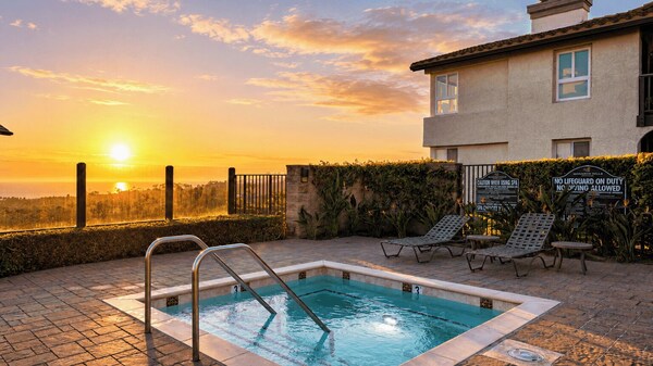 Walk To Beach Pool, Hot Tub, Private Patio, Parking Seabreeze Retreat - Aliso Creek Beach