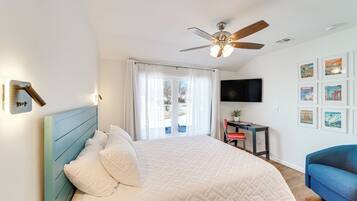 1 bedroom, desk, WiFi, bed sheets
