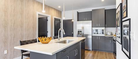 House (6 Bedrooms) | Interior