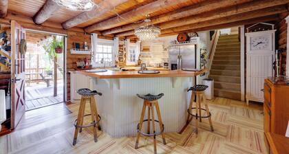 < 4 Mi to Boat Ramp & Mickler Beach: Unique Cabin