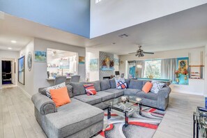 TV connectée, cheminée, jeux vidéo, lecteur de DVD