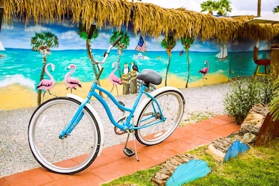 Near Strip, 14 Bedroom Sleeps 40, Huge Indoor/Outdoor Pools, Saunas,Jacuzzi /Spa