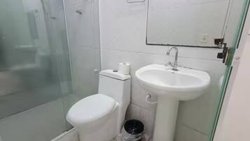 Toallas y papel de baño