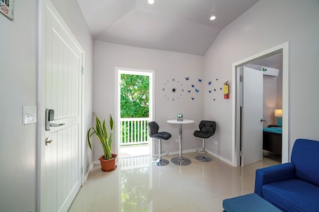 Interior. Elegant 1-bedroom apartment with AC and WiFi in Pleasant Buckleys