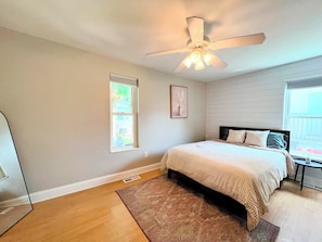 4 bedrooms, iron/ironing board, free WiFi, bed sheets