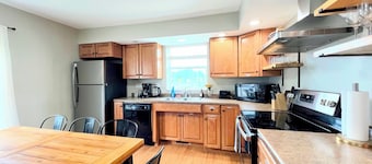 Cozy & comfortable, remodeled house. Stylishly decorated & close to everything!