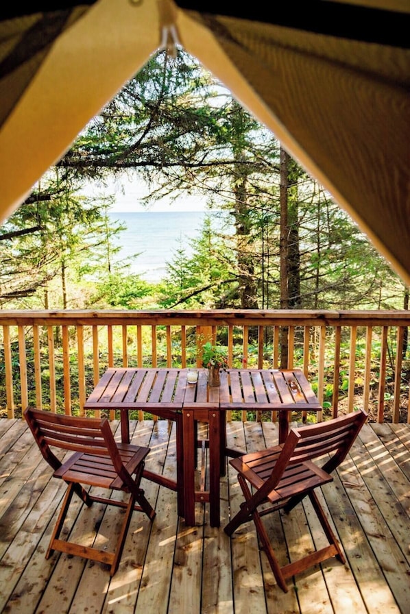 Tent -7, Queen Bed, Sea View | Terassi/patio