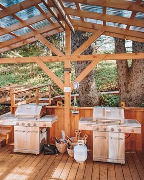 BBQ/picnic area - Haida Gwaii Glamping Co. (Tlell)