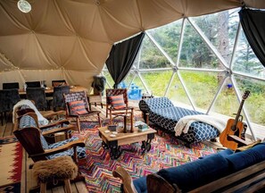 Mini-fridge, microwave, oven, stovetop - Haida Gwaii Glamping Co. (Tlell)