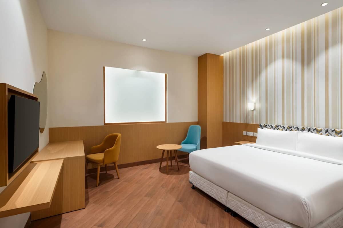 Room, 1 King Bed, Mobility Accessible (Bathtub W/grab Bars)