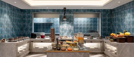 Colazione a buffet, servita tutte le mattine (650 INR a persona)