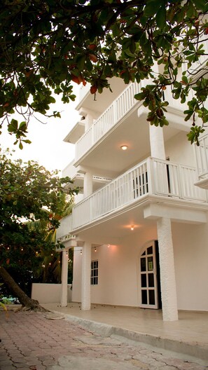 Front of property - Balu Hotel   (Isla Mujeres)