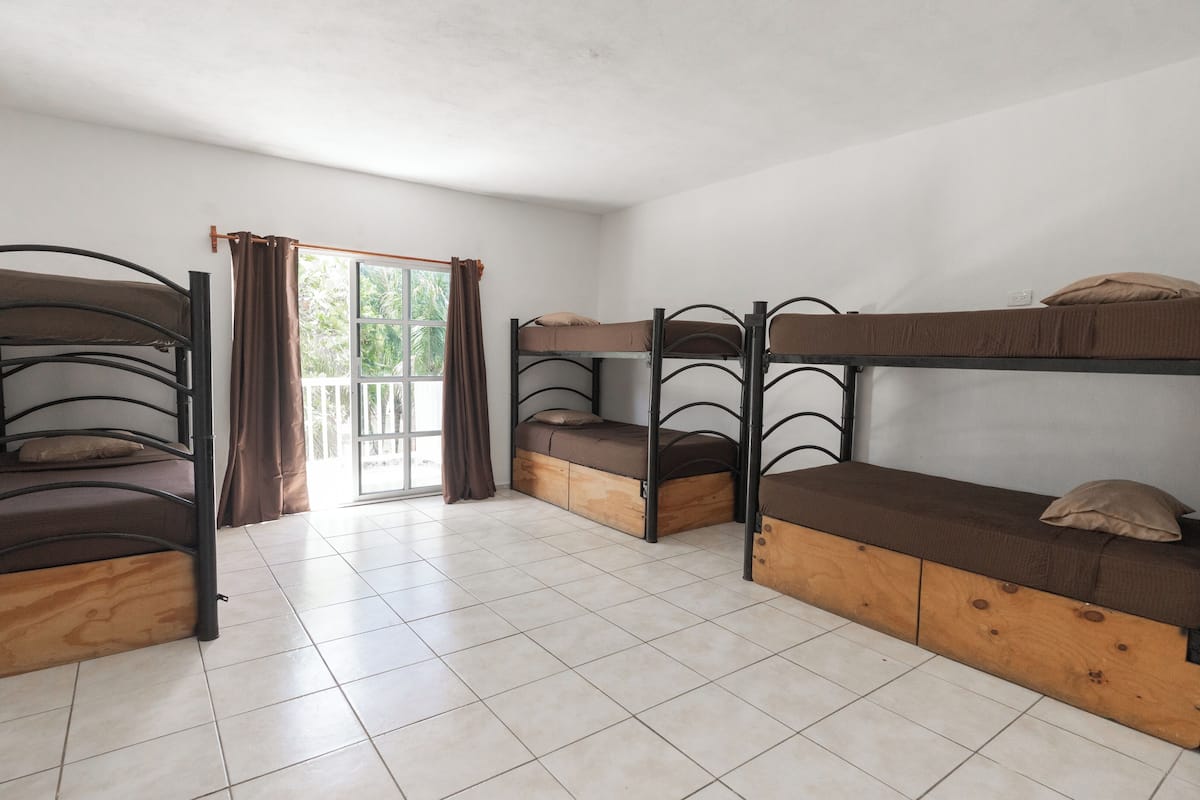 Dormitorio compartido básico | 1 dormitorio y wifi gratis