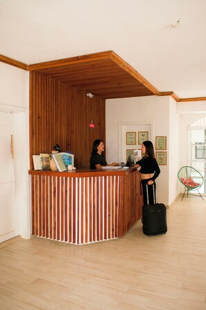Reception - Balu Hotel   (Isla Mujeres)