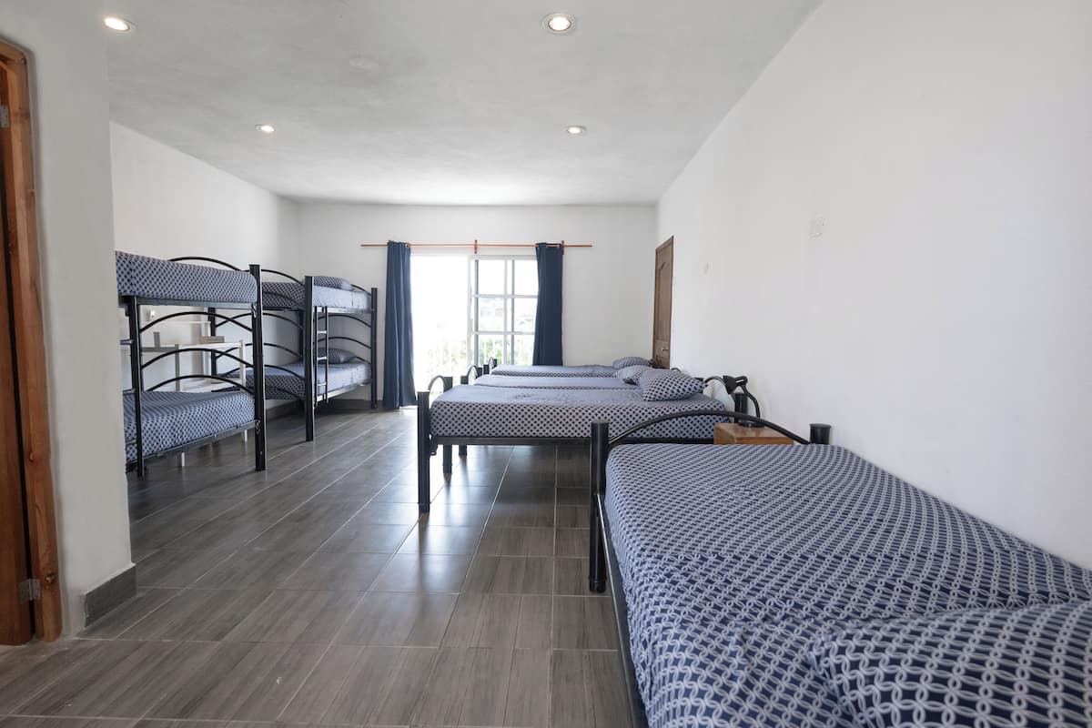 Dormitorio compartido básico | 1 dormitorio y wifi gratis