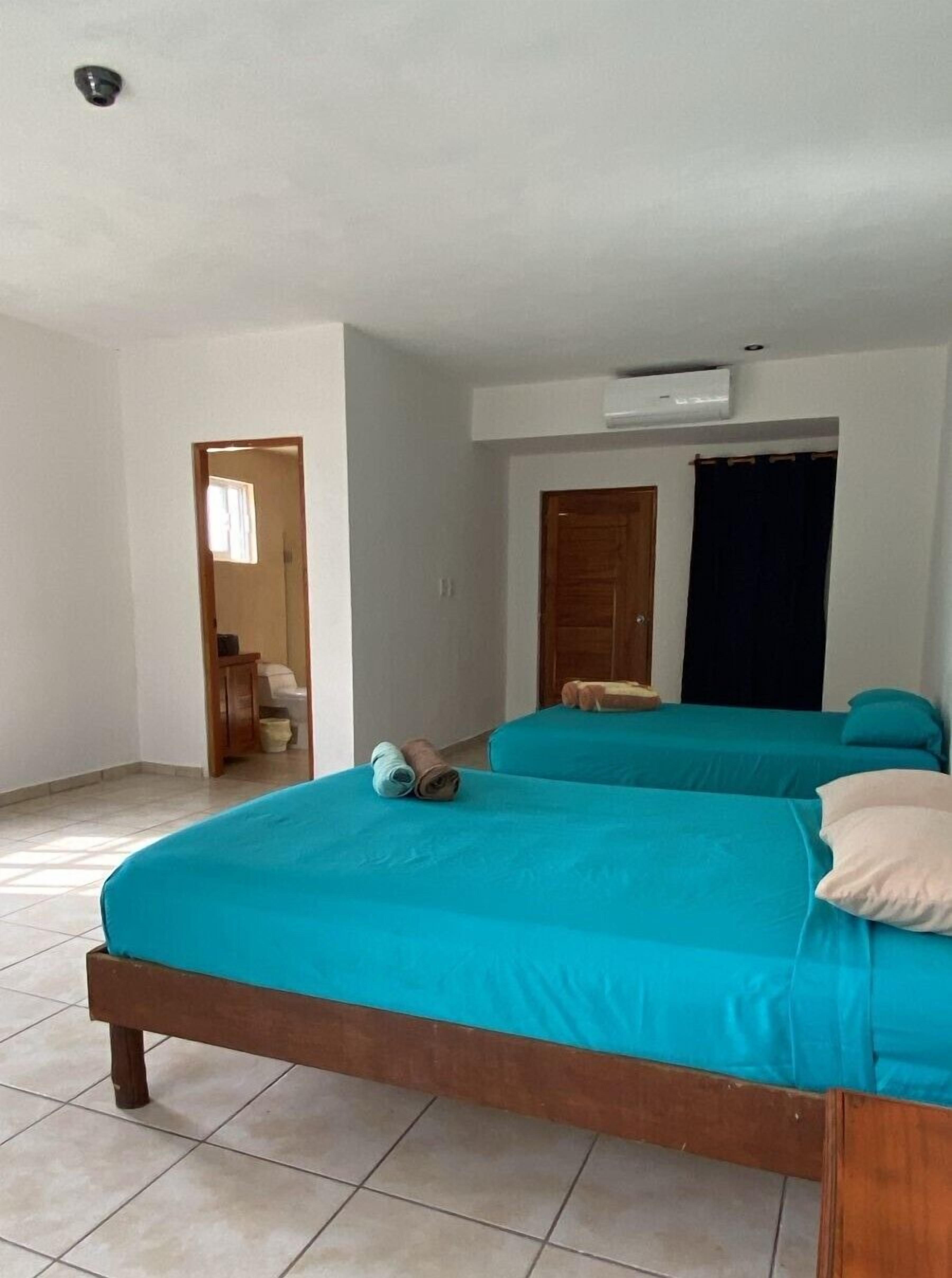 Chambre quadruple Standard, 1 chambre | Accès au Wi-Fi (inclus)