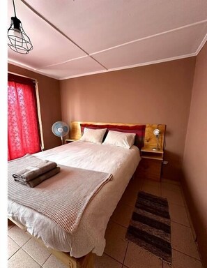 2 bedrooms, iron/ironing board, WiFi, bed sheets