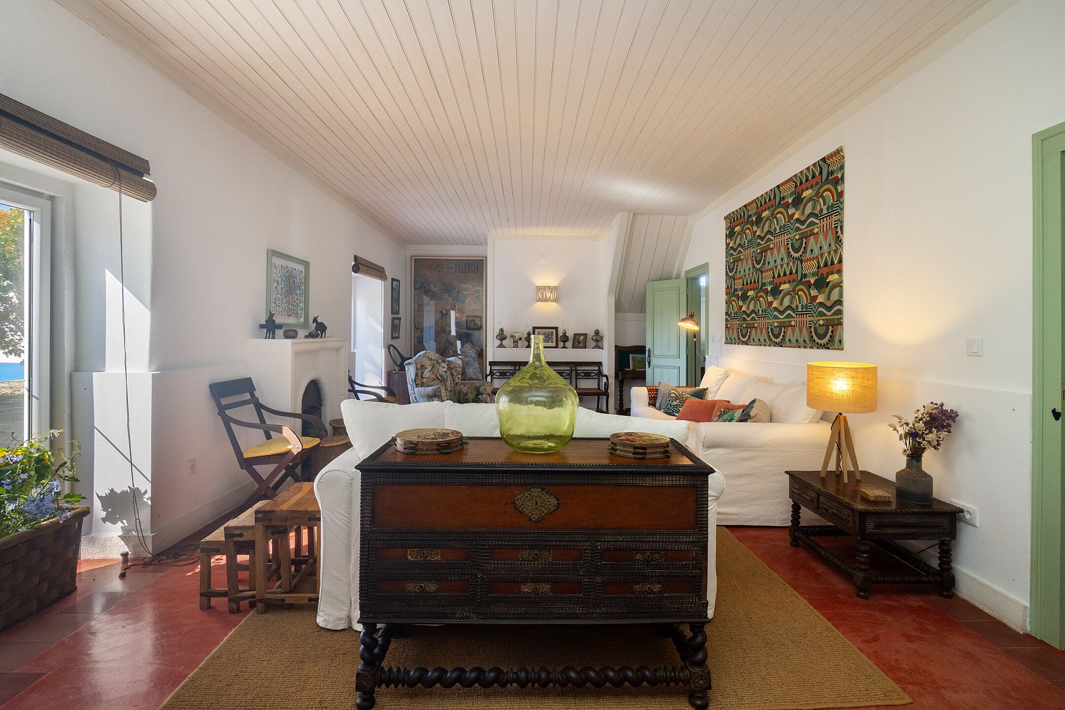 Smart-tv och eldstad