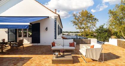 Country house, 25 minutes from Lisbon, with terrace and spacious garden with pool