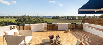 Country house, 25 minutes from Lisbon, with terrace and spacious garden with pool