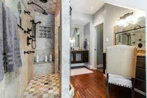Hair dryer, towels - Downtown 4 Bed with Pool and Spa! Near It All! (Dallas)