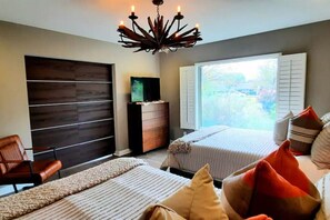 4 bedrooms, desk, iron/ironing board, travel crib