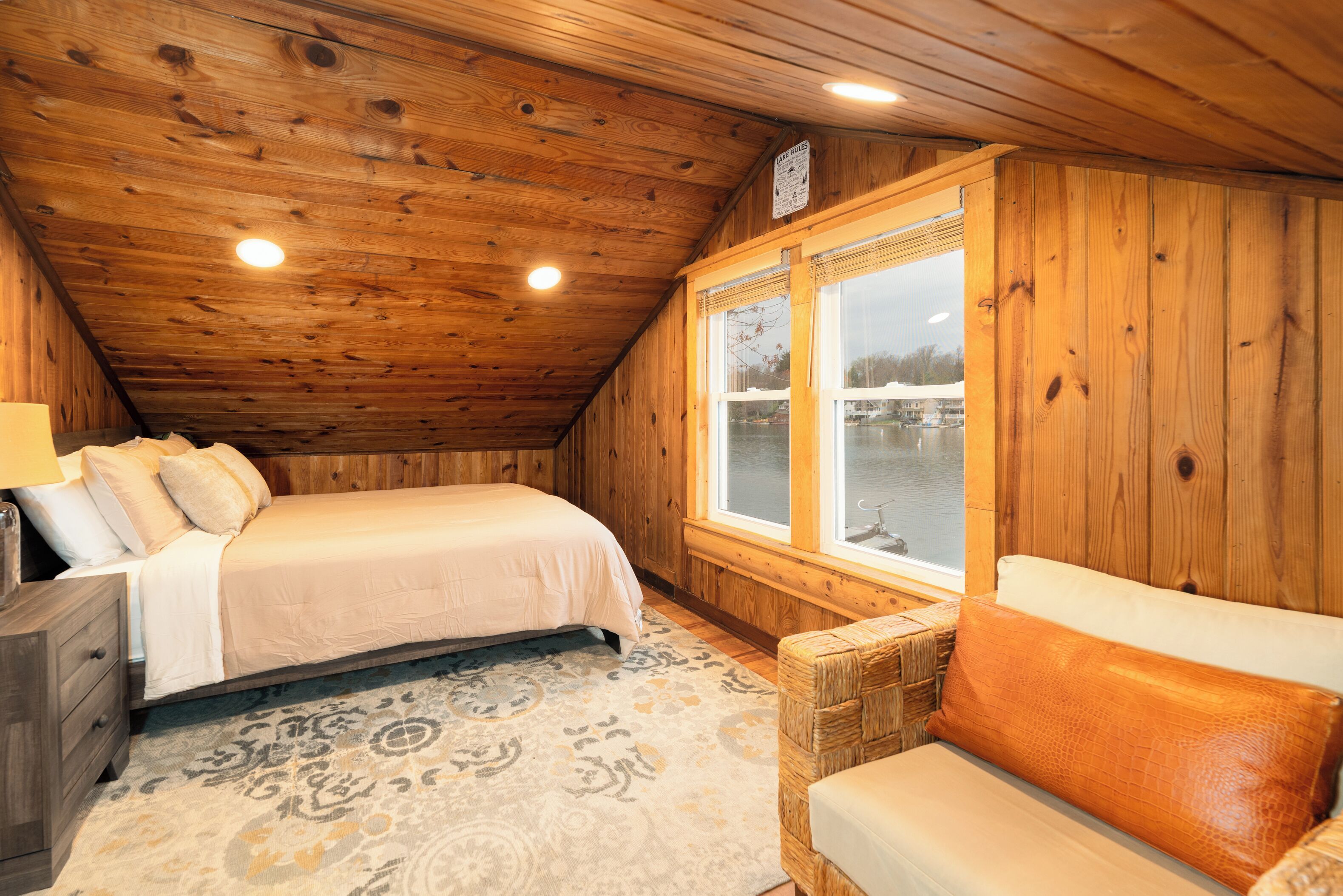 5 bedrooms, iron/ironing board, free WiFi, bed sheets