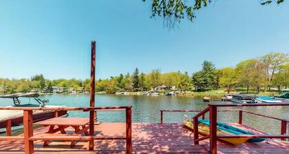 Lakefront Cottage-Ski-Golf-Snowboard- Watersports. 5 Bedrooms 9 Beds 2 Baths